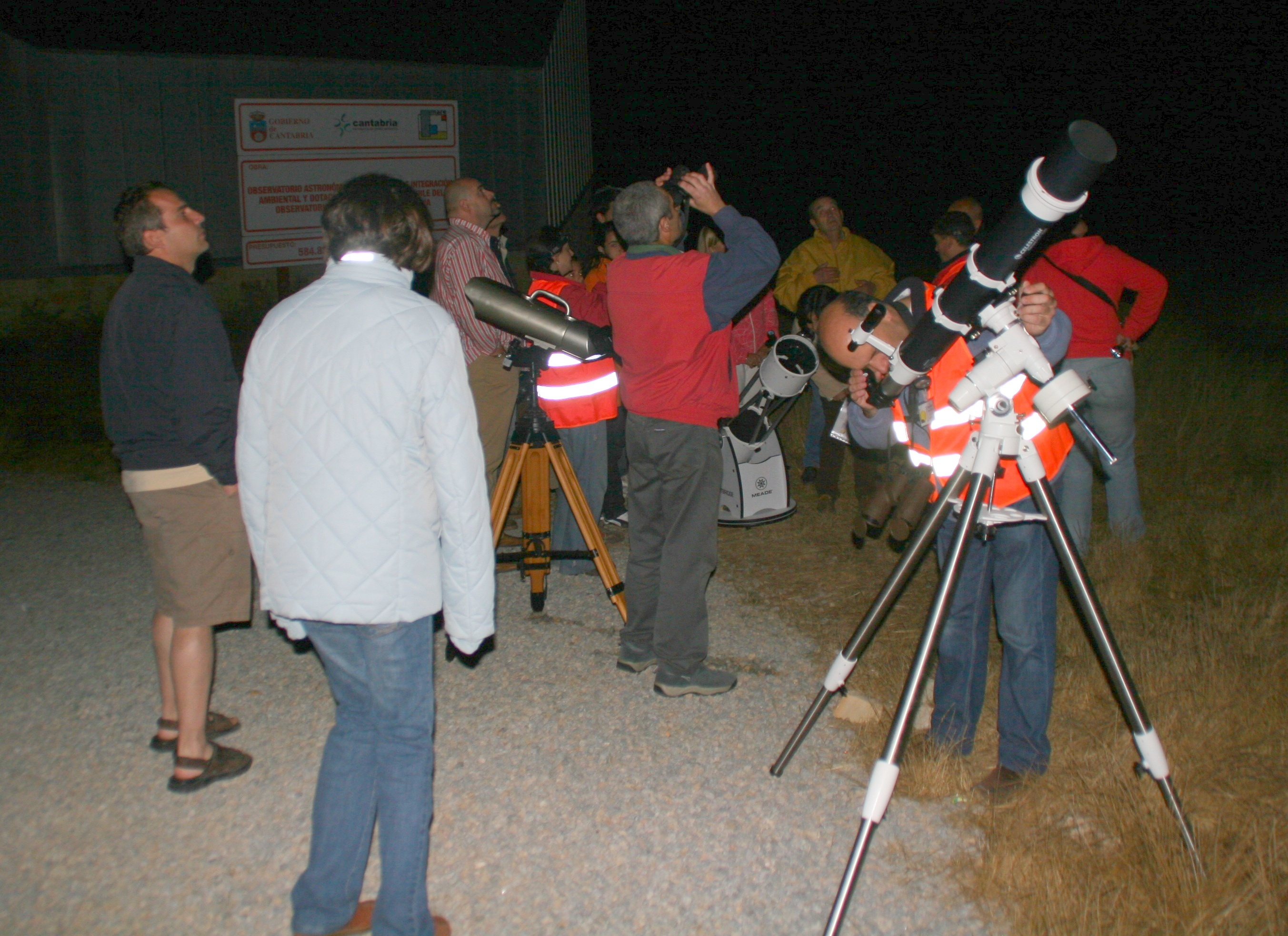 Observación en el exterior del Observatorio Astronómico de Cantabria